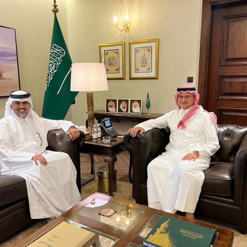 توجيه الدعوة لسموالأمير منصور بن خالد آل سعود  لحضور حفل افتتاح مؤتمر الدوحة الثاني للتدريب والتطوير